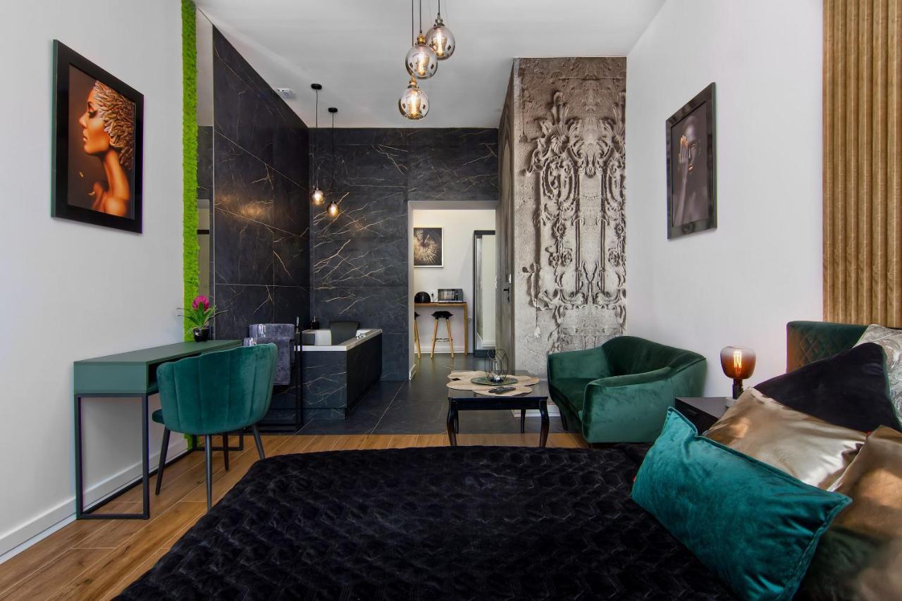 Deluxe Apartment