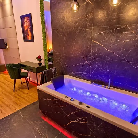 Apartament czarny z jacuzzi-3